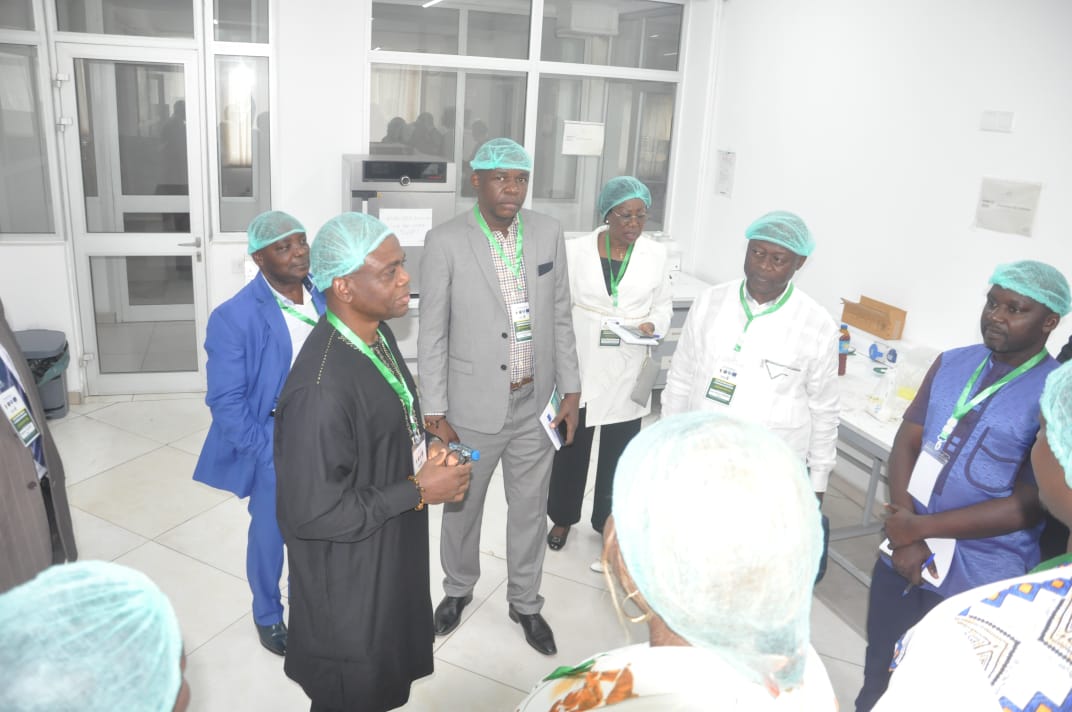 The delegation inside the laboratory, in front of the analytical equipment