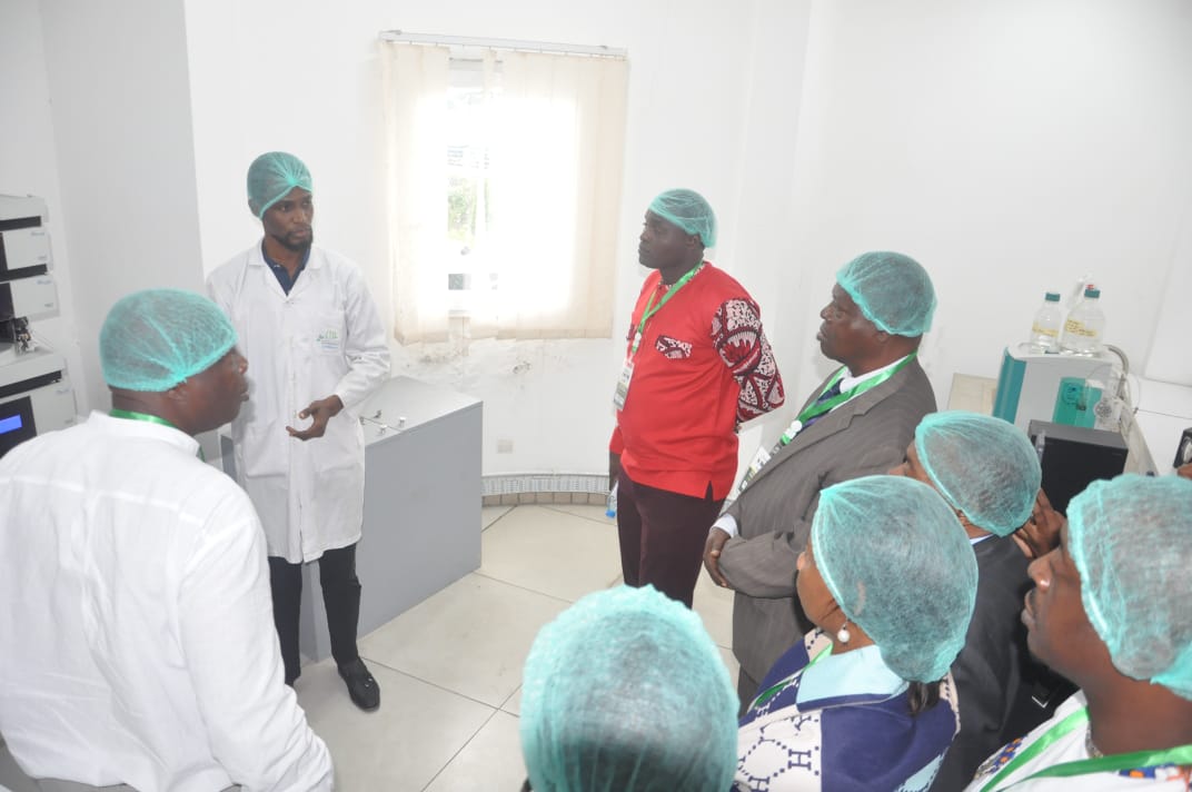 Equipment presentation by a laboratory technician